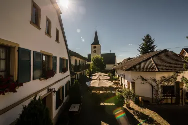Innenhof mit Kirche