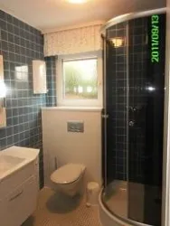 Bad mit Dusche (© Gästehaus Hammer)