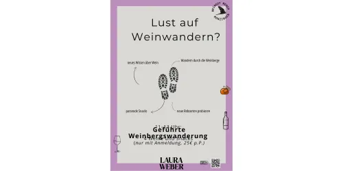 Ein Plakat, das zu einer geführten Weinwanderung einlädt. Es zeigt Fußabdrücke und Hinweise zu Wein und Snacks.