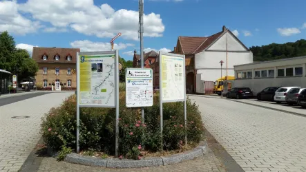 Informationstafeln am Bahnhof Lauterecken (© A. Rau / FVZV Pfälzer Bergland)
