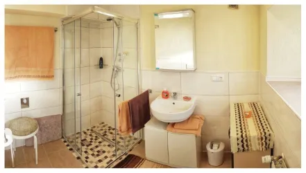 Bad mit begehbarer Dusche EG