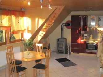 Wohnbereich mit Küche (© Ferienwohnung Reidenbach)