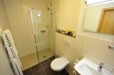 Badezimmer (© Waldhotel Felschbachhof)