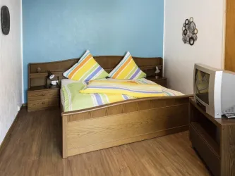 Schlafzimmer 1