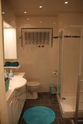Bad mit Dusche (© Daniela Kollenyi)