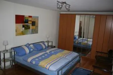 Schlafzimmer 1