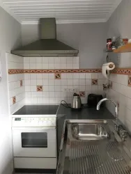 Küche: Backofen,Spüle mit Spülmaschiene
