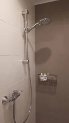 Bad 2, Dusche