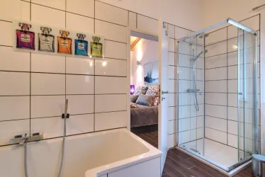 Bad in Richtung Schlafzimmer