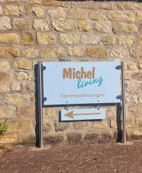 Michel_Living_Ferienwohnungen_Abtweiler_Wegweiser_