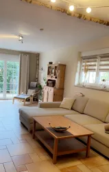 Wohnzimmer Sofa Sicht Richtung Terrasse