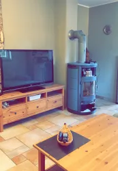 Wohnzimmer TV und Kamin
