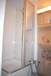 BAD ZWEIBETTZIMMER (© SAULI)
