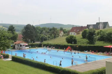 Freibad Bosenbach, Ansicht 1 (© Tourismusbüro Pfälzer Bergland)