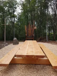 imposanter Thron & königliche Tafel