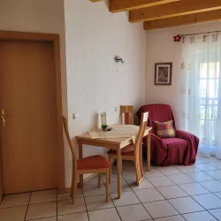 Doppel bzw. Dreibettzimmer Sitzmöglichkeit