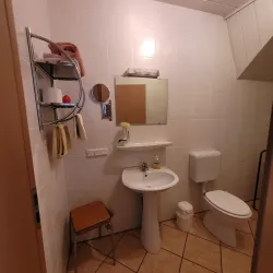 Doppel bzw. Dreibettzimmer bad 1