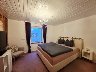 Zimmer Rose mit Blick zum Fenster