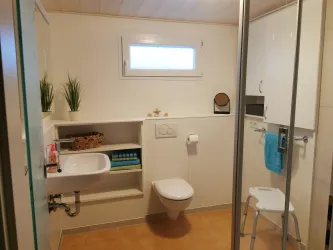 Badezimmer mit Dusche