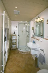 Bad Dreibettzimmer