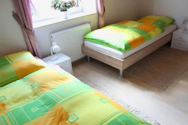 Schlafzimmer 1, Ansicht 2