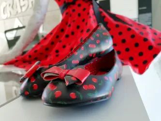 Punktekleid und Schuhe Punktekleid und Schuhe