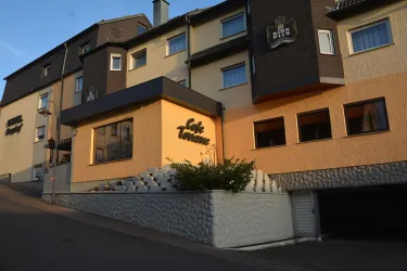 Außenansicht Hotel Berghof (© Sigrid Zimmer)