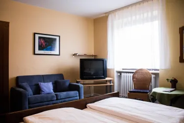 DZ mit Fernseher (© Armin Duhrmann)