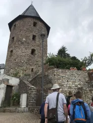 Kinderstadtführung macht Station am dicken Turm