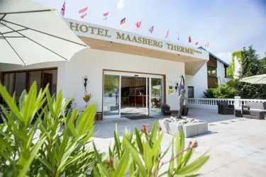 Haupteingang (© Hotel Maasberg Therme & Golf Resort)