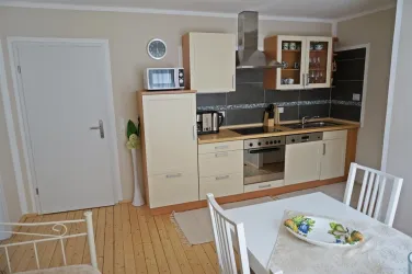 Küche mit Essplatz (© Ferienwohnung Scheib)