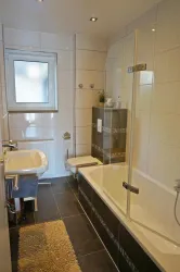 Bad mit Badewanne (© Ferienwohnung Scheib)
