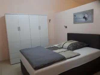 Schlafzimmer mit Doppelbett