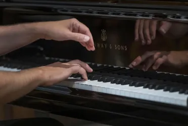 MSA_2023_Person_spielt_am_Klavier