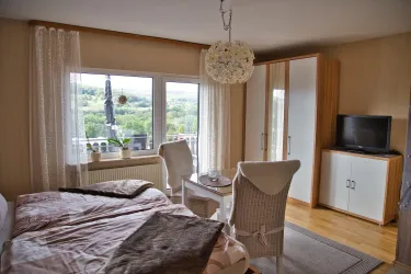 Schlafzimmer 1 mit Balkon