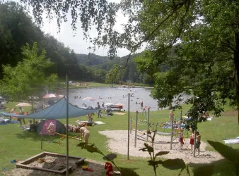 Naturschwimmbad mit Spielplatz (© Tourist-Info Otterbach-Otterberg)