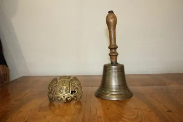 Glocke und Siegel
