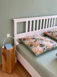 Zimmer Meisenbrunnen - Nachttisch (© Christoph Collet)