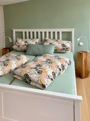 Zimmer Meisenbrunnen - Bett (© Christoph Collet)