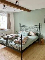 Zimmer Bürgerturm - Bett (© Christoph Collet)