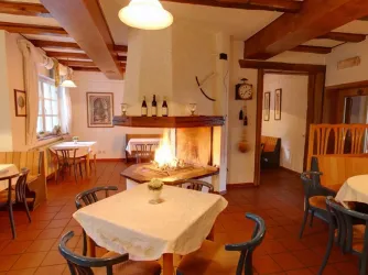Weingut Barth Kaminstube (© Weingut Barth)