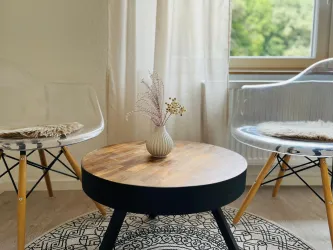 Doppelzimmer mit Beistelltisch und Stühlen (© Karl Otto Beimbauer)