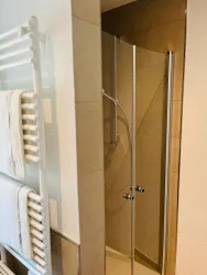 Doppelzimmer Dusche (© Karl Otto Beimbauer)