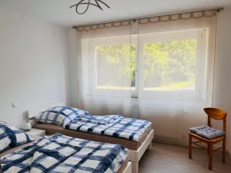 Wohnung Schlafzimmer mit 2 Betten (© Karl Otto Beimbauer)