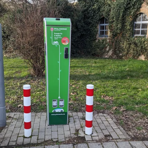 E- Ladesäule, Ansicht 1