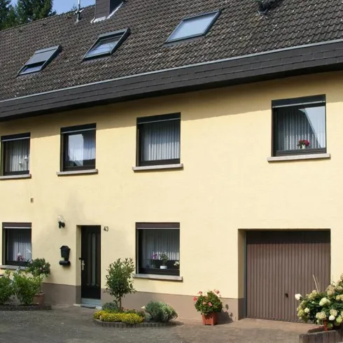 Hausansicht (© Ferienwohnung "Am Brunnen")