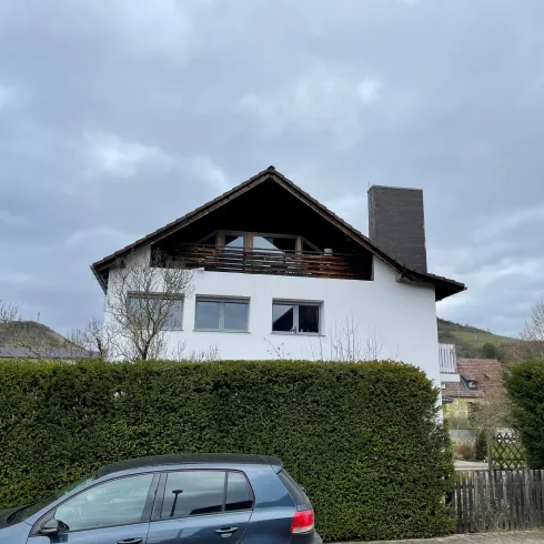 etwas oberhalb der Souterrainwohnung (© Thomas Eisenbrandt)