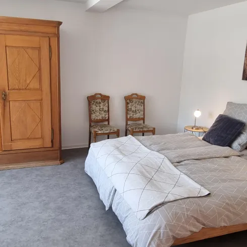 Michel_Living_Ferienwohnung_Sonne_Schlafzimmer2023