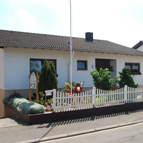 HAUS VORNE (© sauli) HAUS VORNE (© sauli)