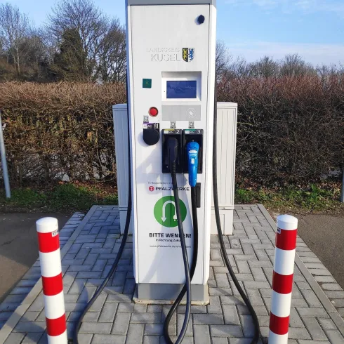 E-Ladesäule, Ansicht 1